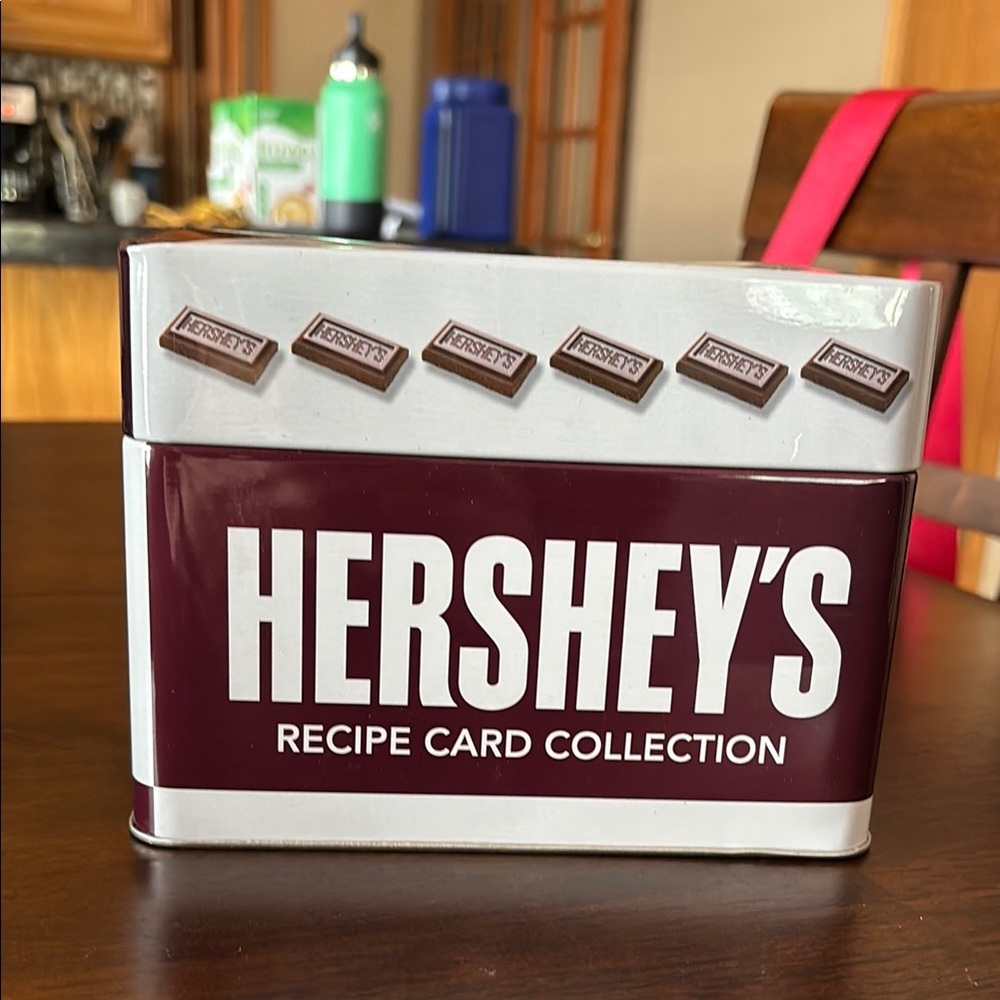 Hershey’s Recipe Card Collection Tin - Brown and White